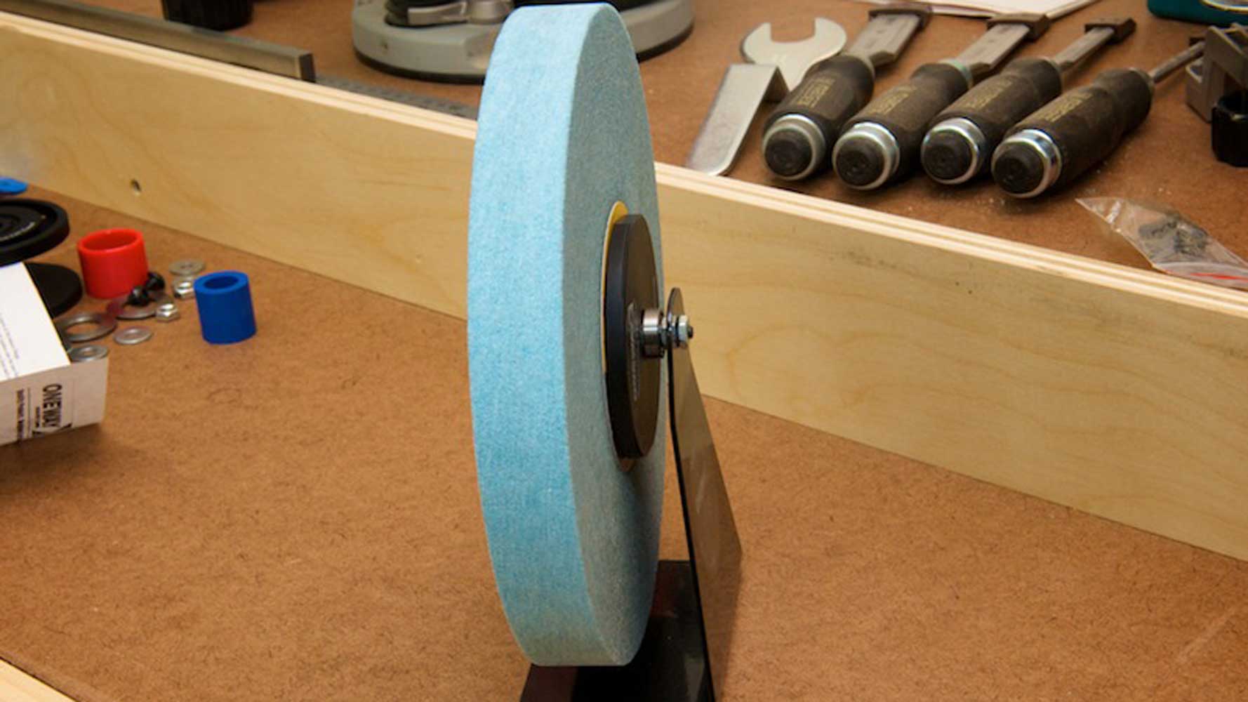 balance the equalizer bar of the grinding wheel