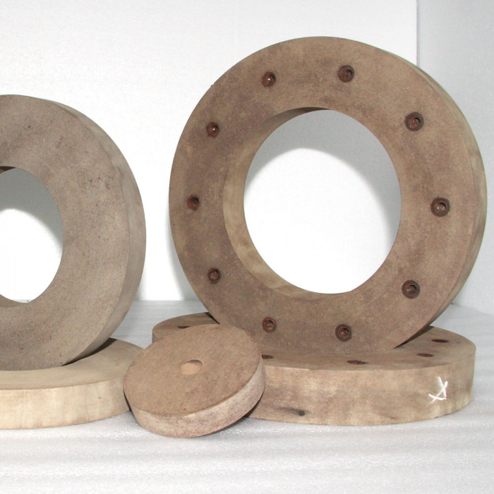 Rubber surface grinding wheel